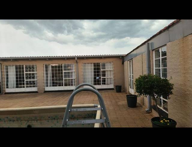 5 BEDROOM HOUSE FOR SALE IN BRENTHURST